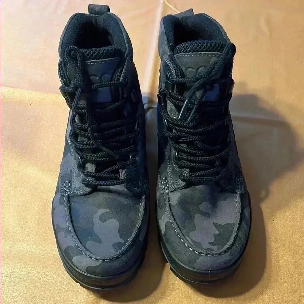 Ecco Men's Black Camouflage Boots